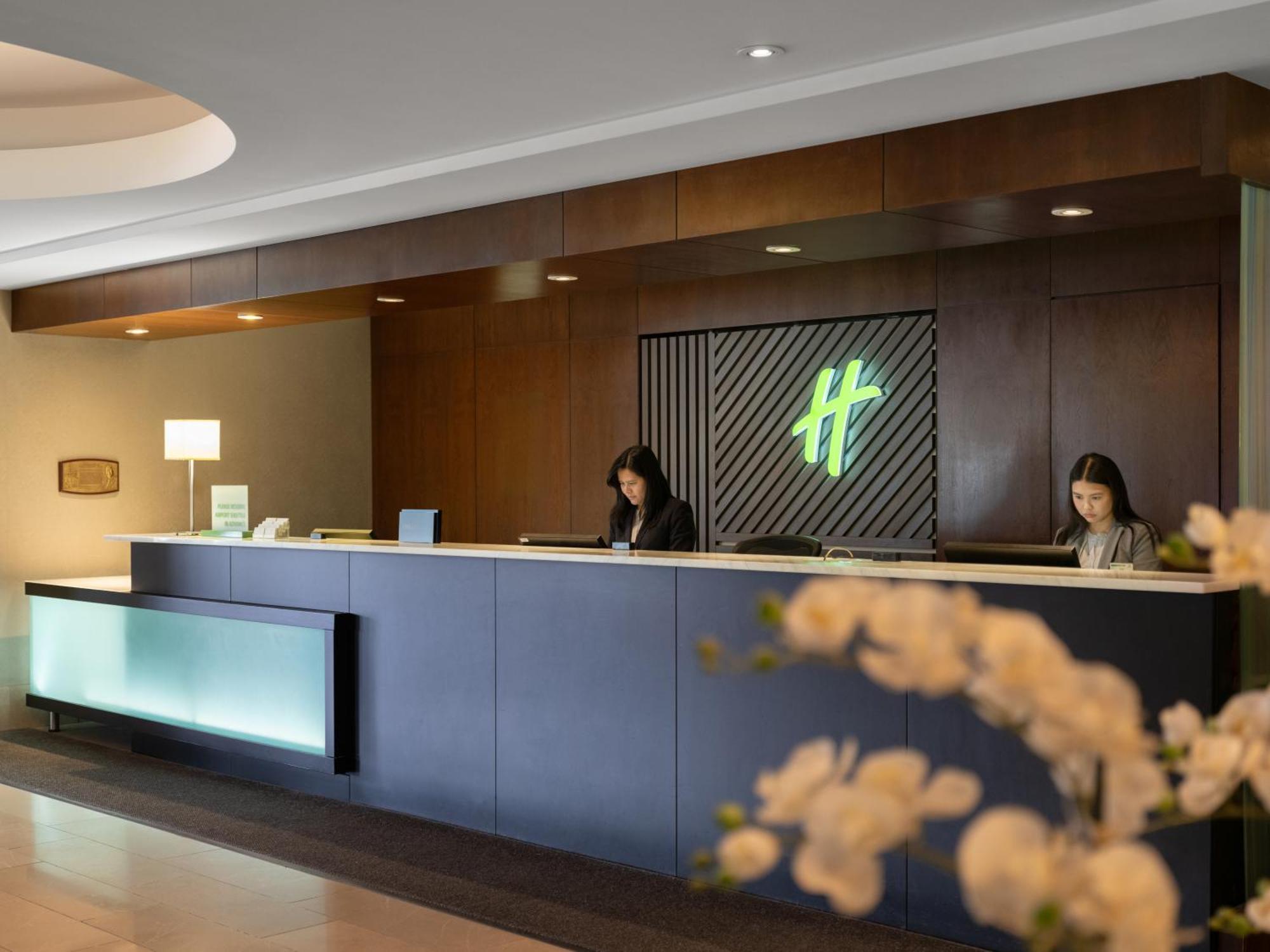 Holiday Inn Calgary Airport By Ihg Exterior foto