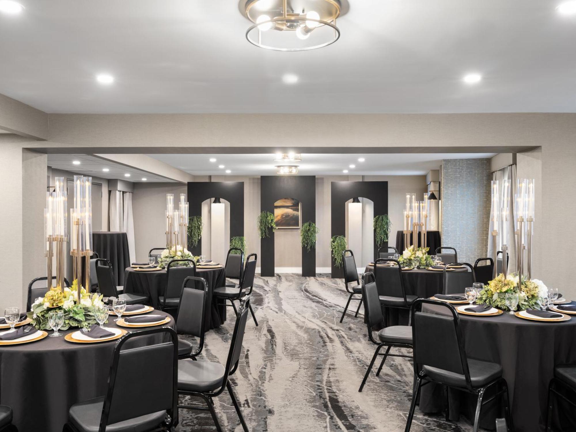 Holiday Inn Calgary Airport By Ihg Exterior foto