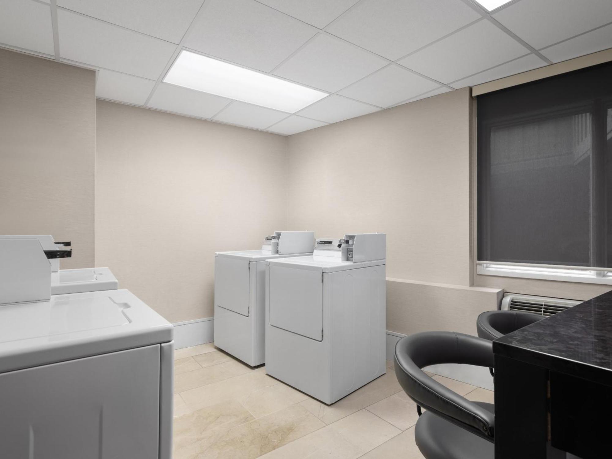 Holiday Inn Calgary Airport By Ihg Exterior foto